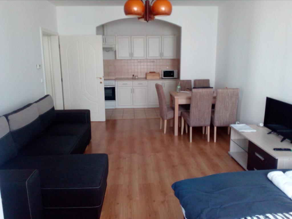 GÓBÉ Apartman Hajdúszoboszló Esterno foto